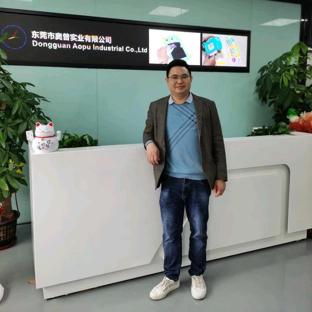 注塑模具加工厂家_ 奥普实业（邓生）