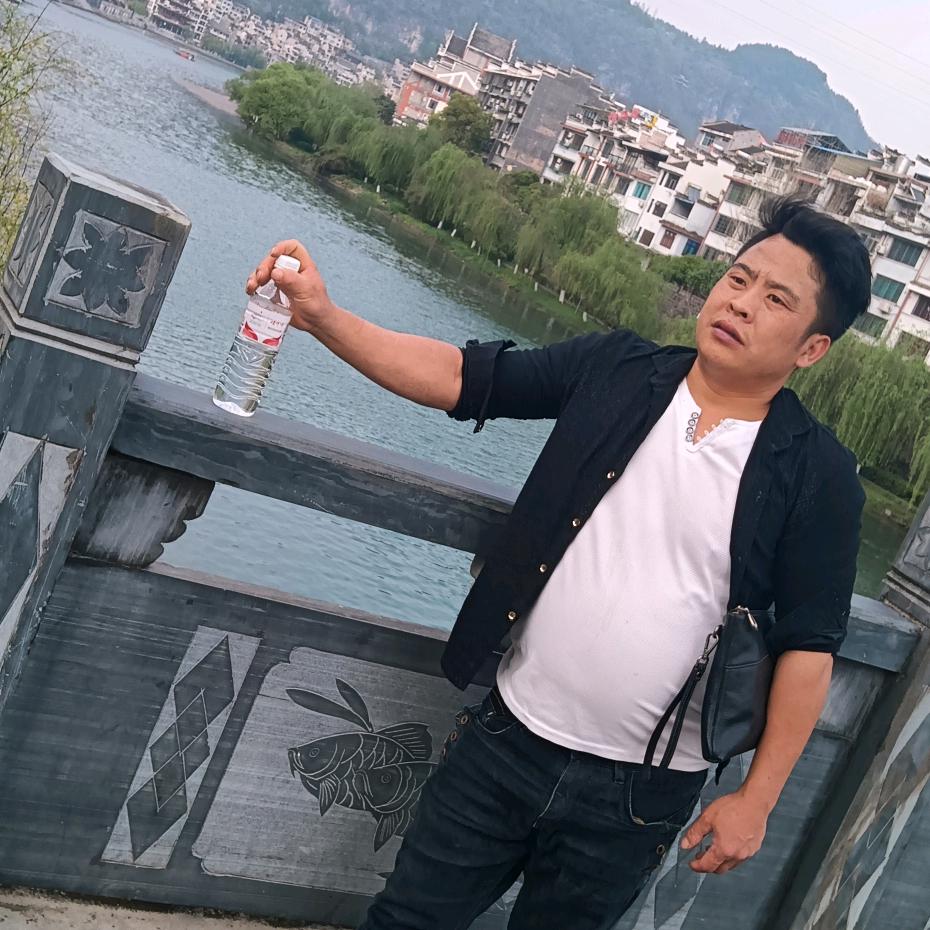 邹军团，勤俭之家