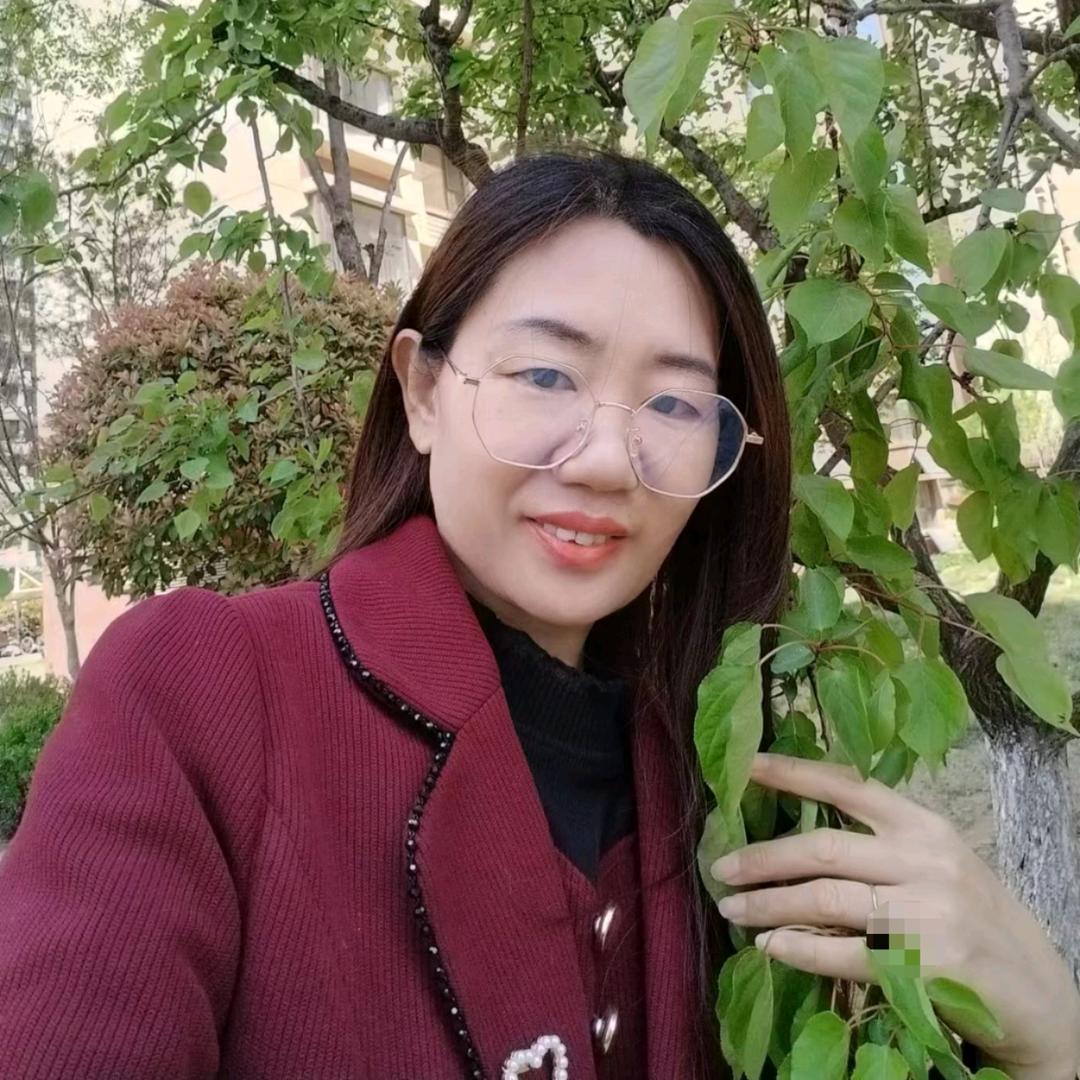 萱萱设计总监兼设计