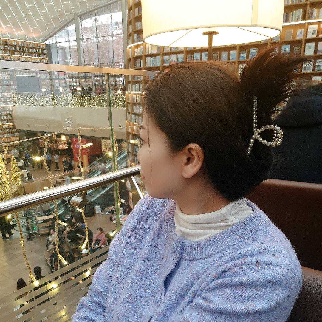 秀妍姐（目前在韩国一天干两份兼职）
