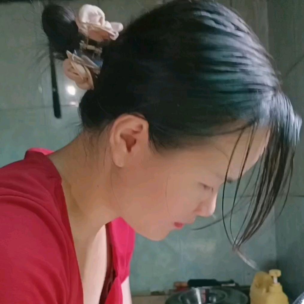 彩彩(