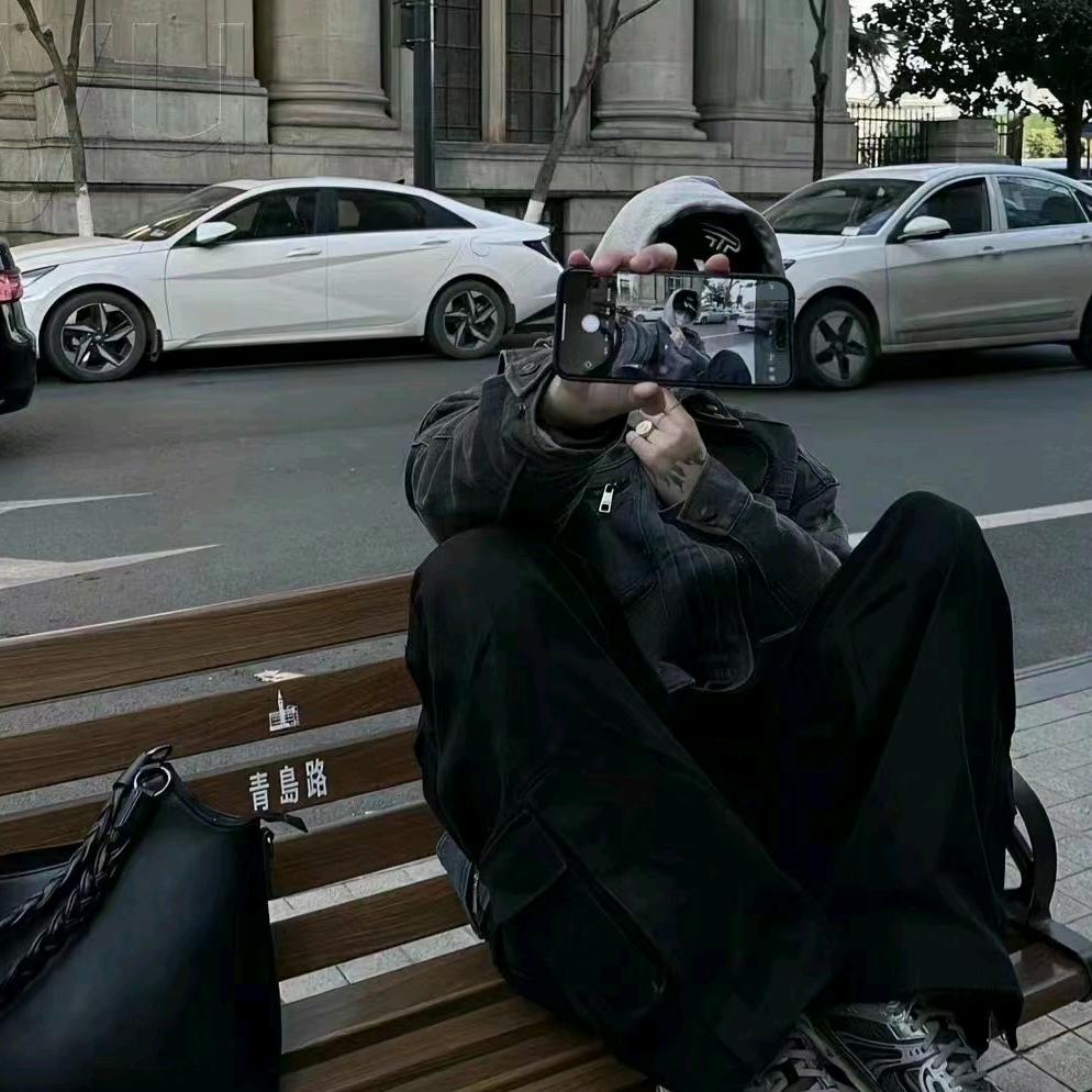 𝑺𝑪𝑨𝑹𝑳𝒀