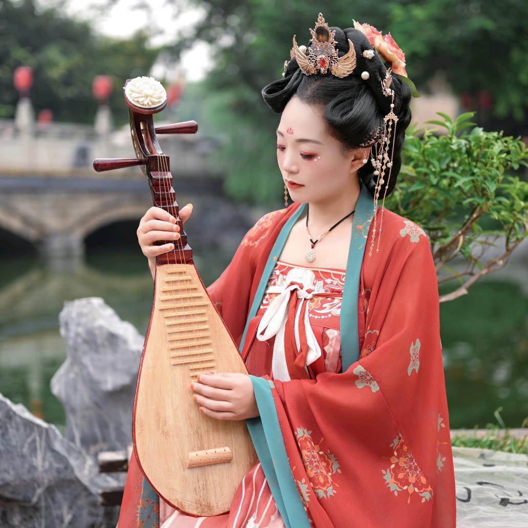霞姐。。。。。。