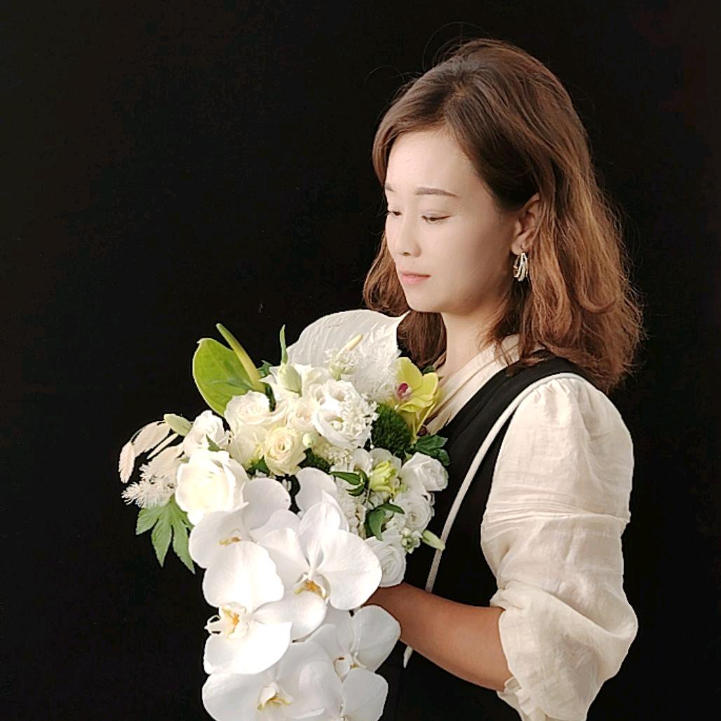 盐官焙乐滋鲜花蛋糕店盐官圆通快递对面