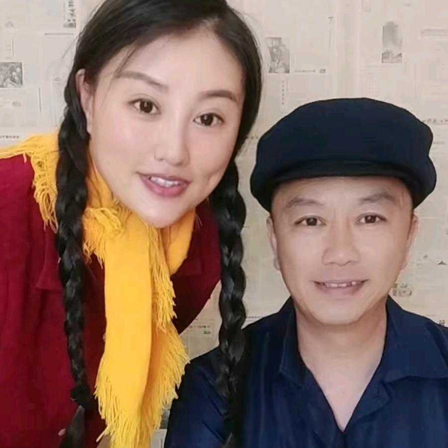 胶县小俩口房产