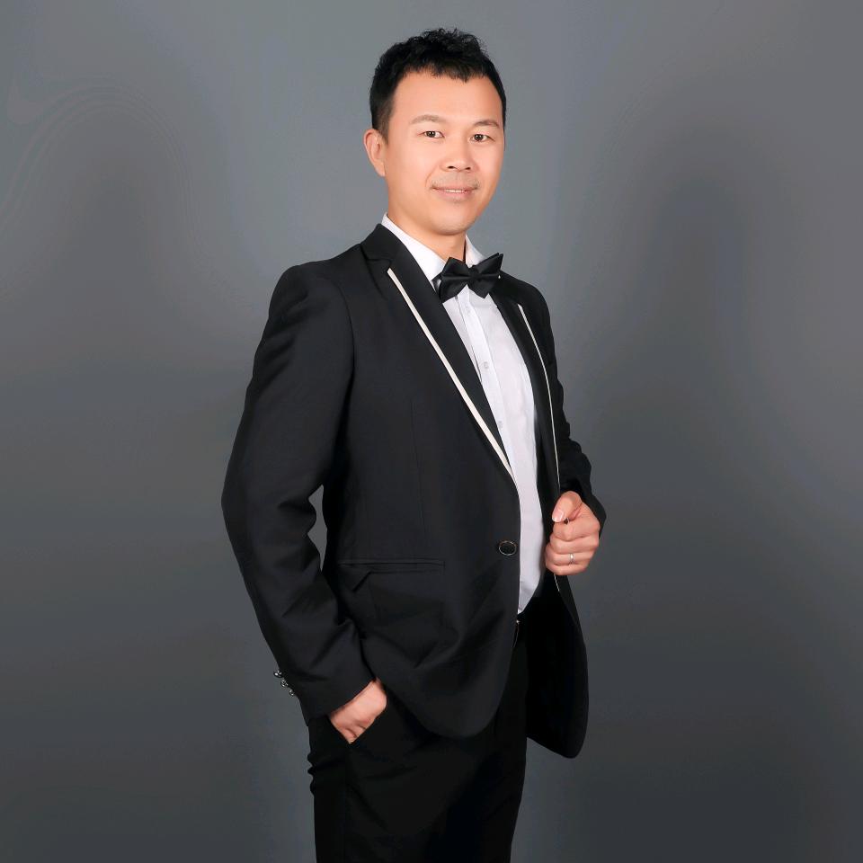 第YI烤吧/小董哥