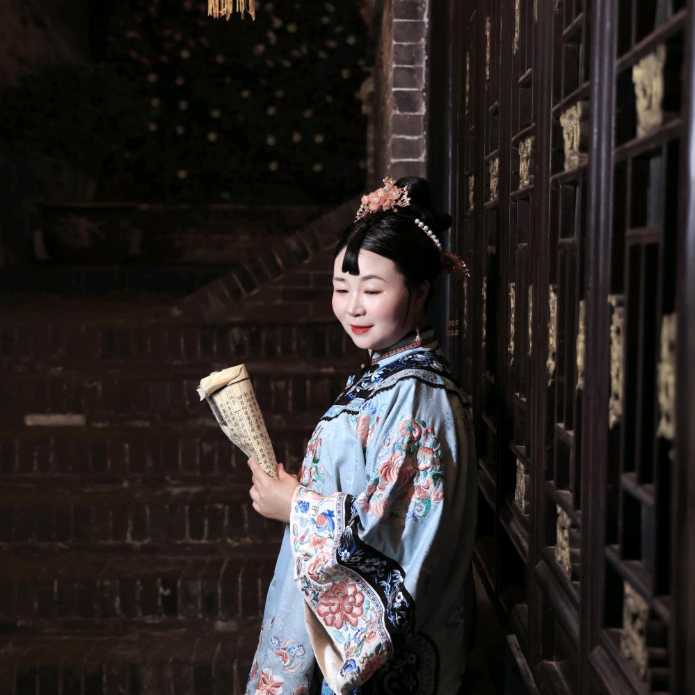 爱写作的李娃娃