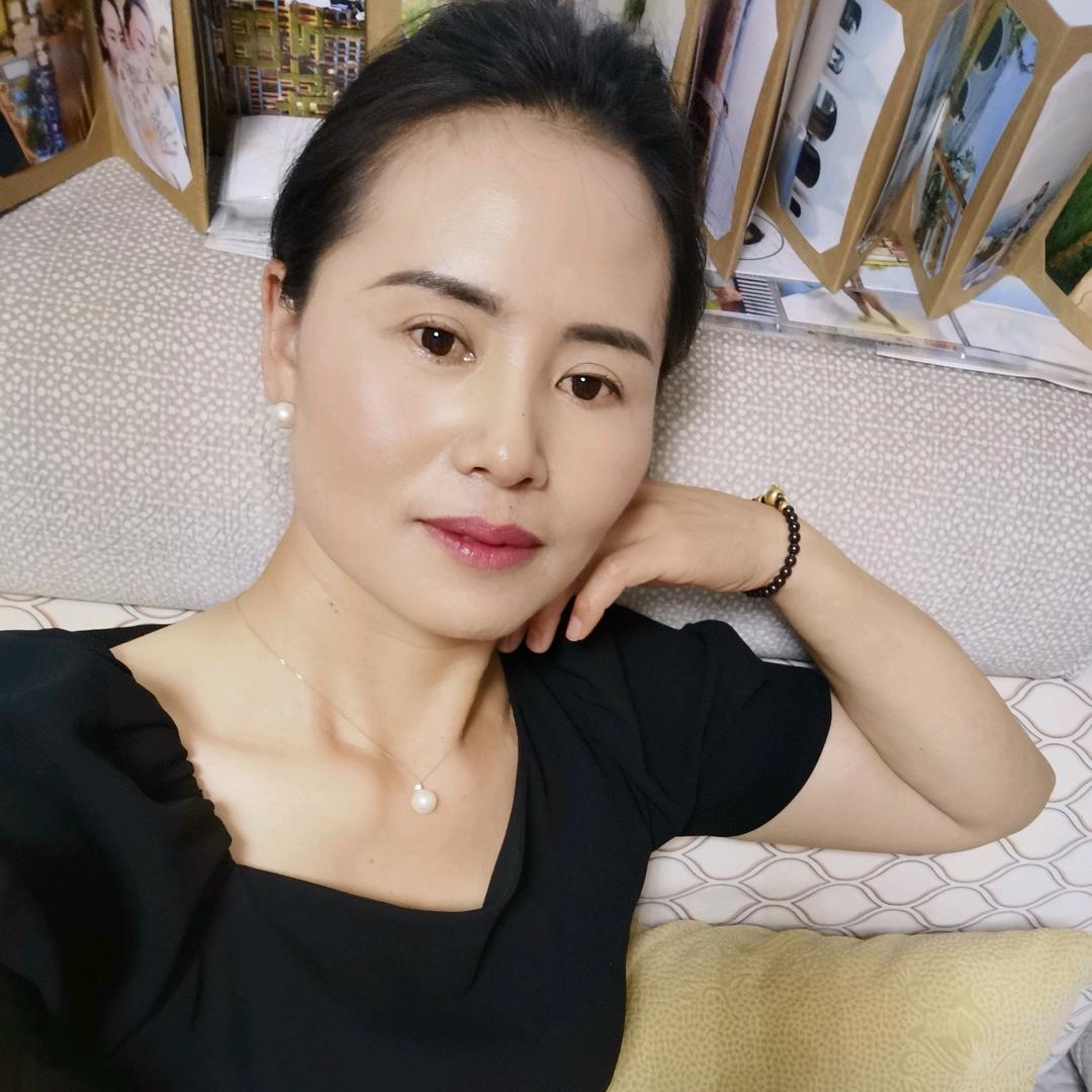 泸西太阳坡建材城欧普森仿石漆金姐