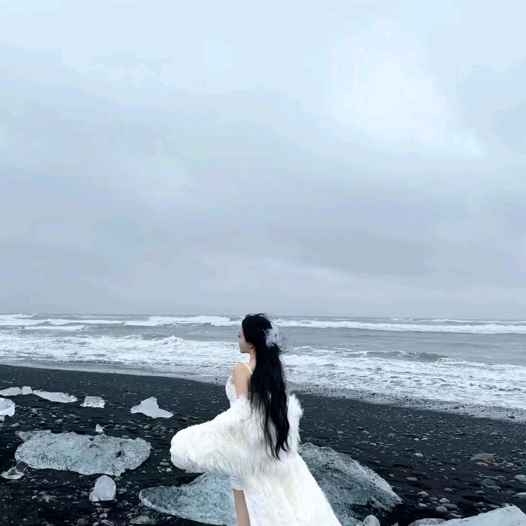 莉莉  .