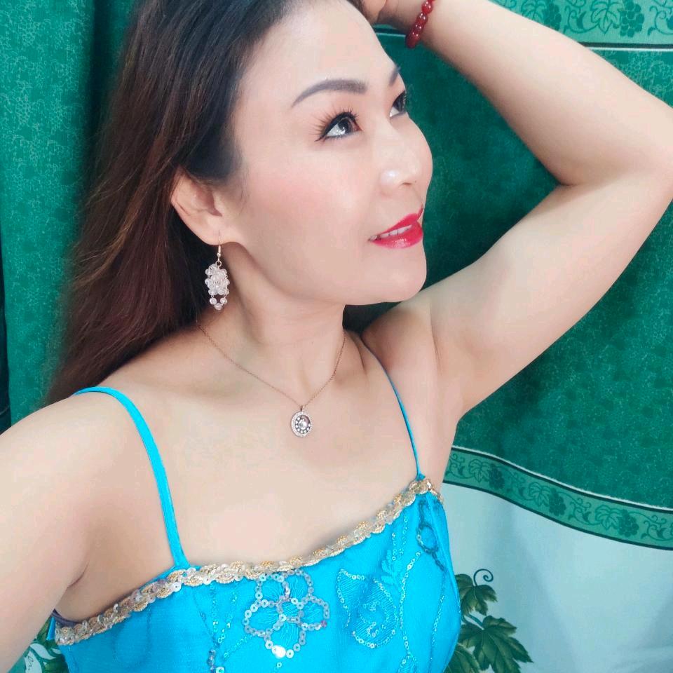 情感✍（华总）喜欢音乐和臭美
