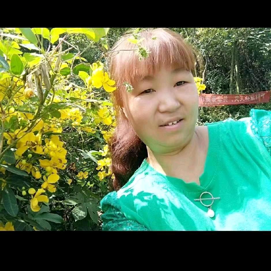 小宋走过来了！老宋往至活！背景有痔疮药！
