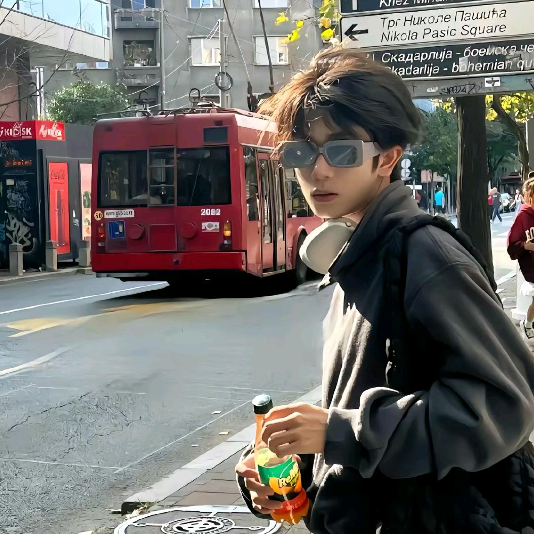 喜欢苹果的白姑娘头像