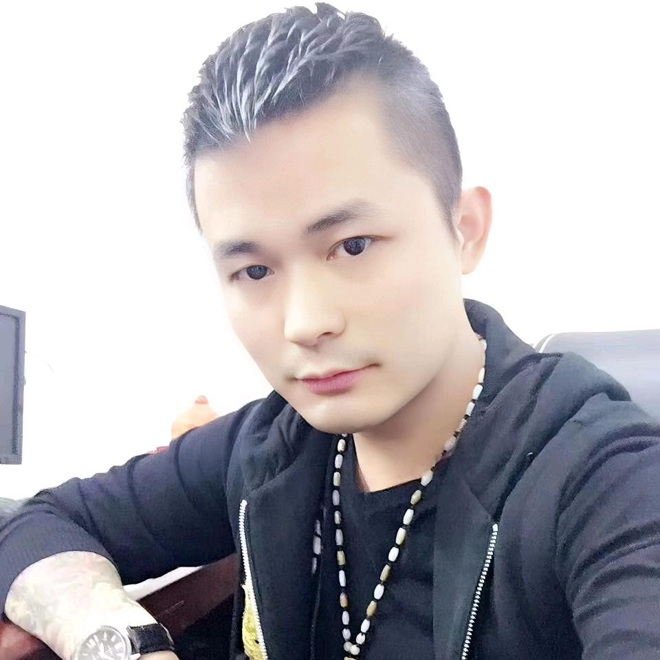 王 先 生
