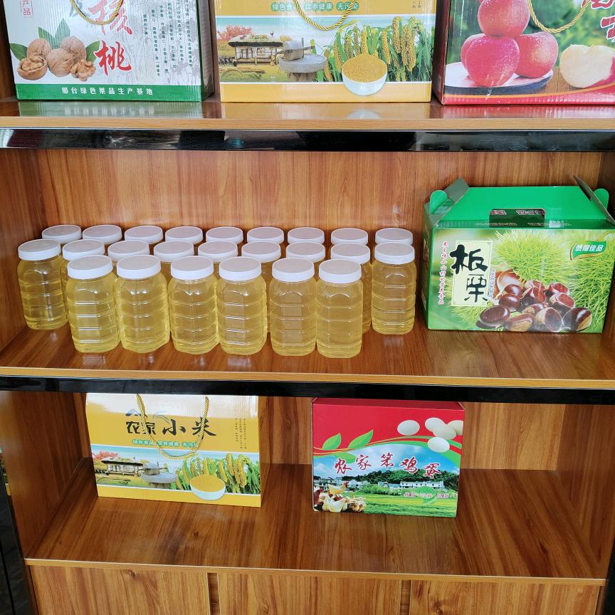 温家沟村：农家山货店