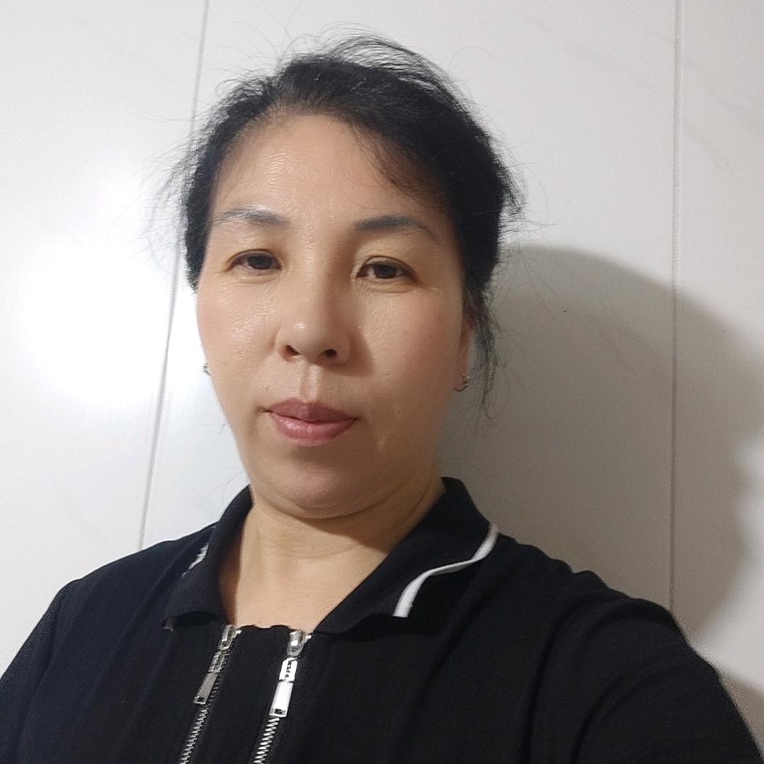 夫妻水果摆摊的日常生活