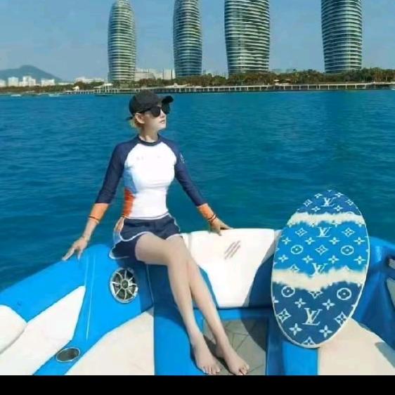 嘉玲皮衣