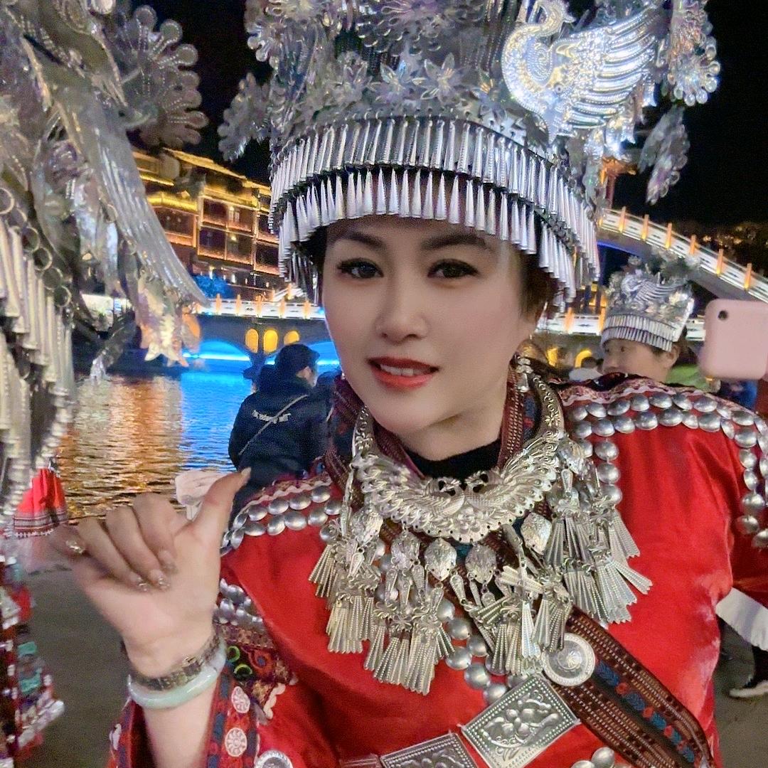 云 游