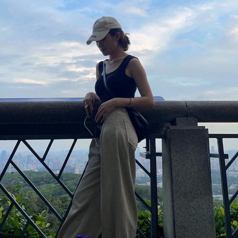 蟹老板抱轻松🐻吃烤肠