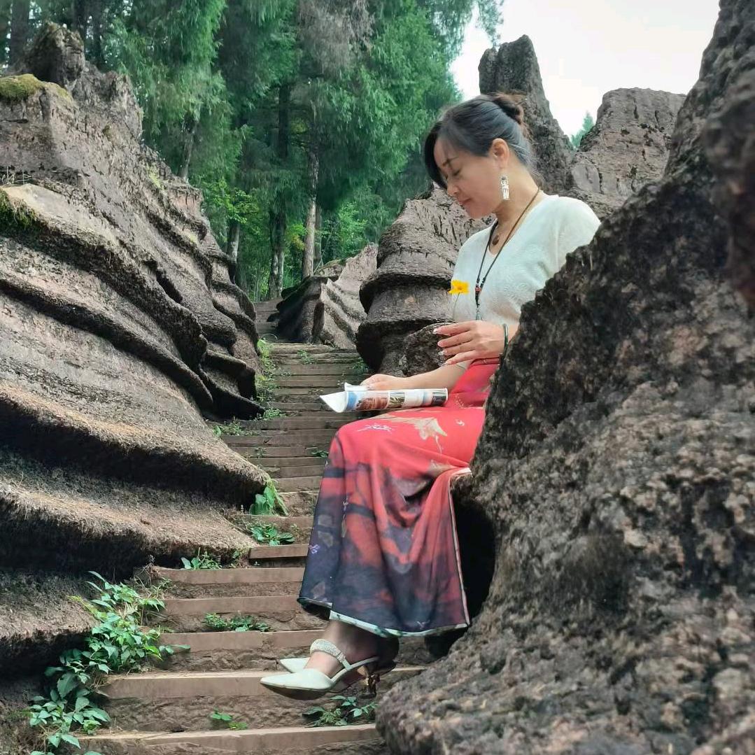 岩边·等花开