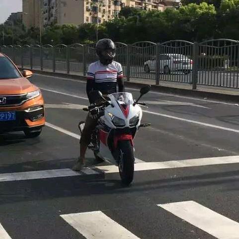 天彩男装服饰