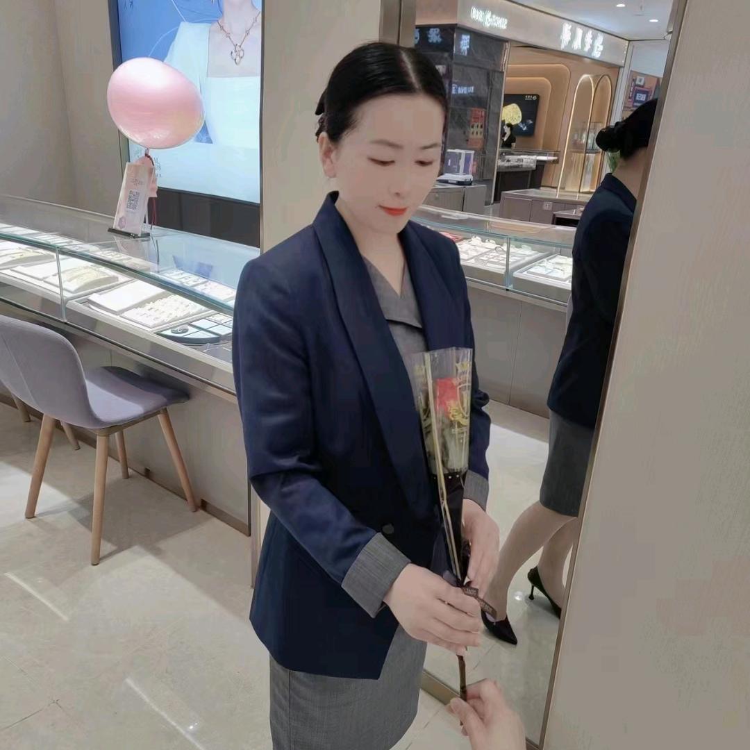 卖珠宝的小燕子
