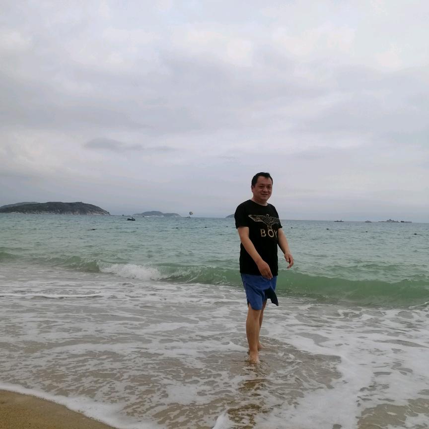 龚平