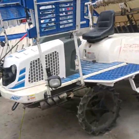 插秧机玉米茎穗双收机跨区作业