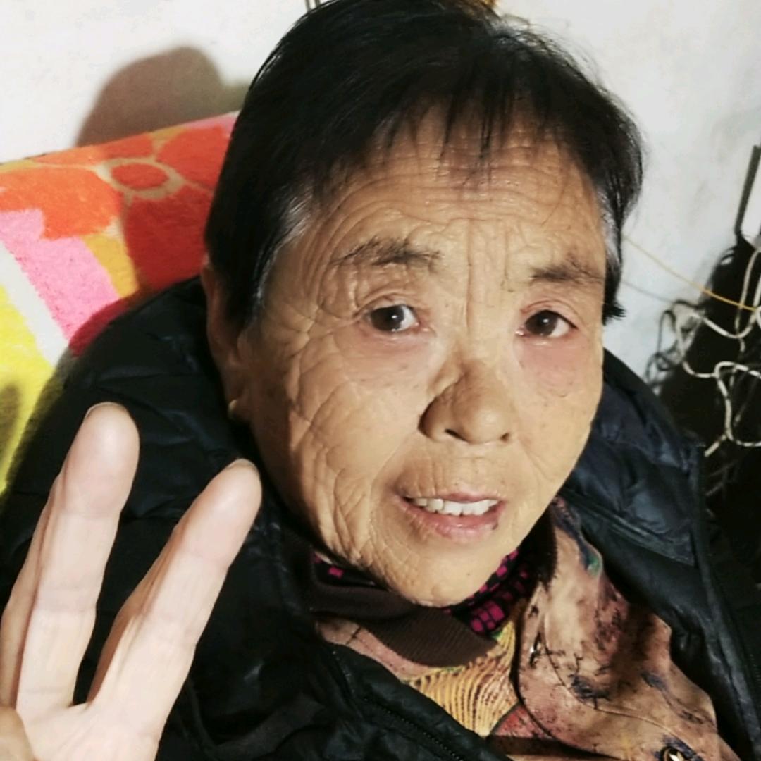家有3件小棉袄1件大棉袄