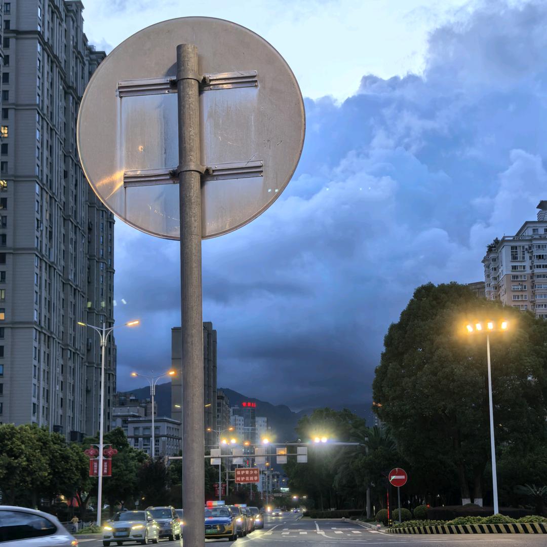 tang头盔优选铺