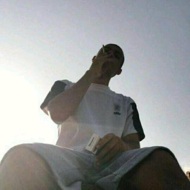 如果快乐太难那我祝你平安°