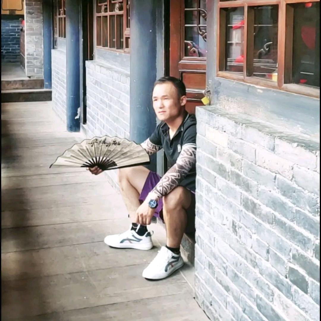 八歪牙