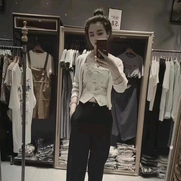 老街道环州路麦寻女装店。