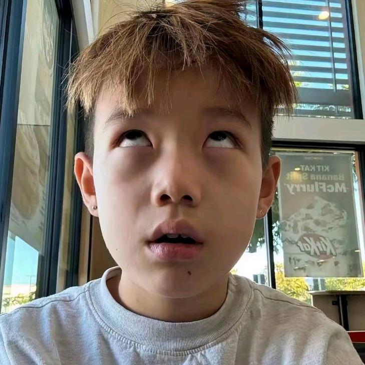 小登.