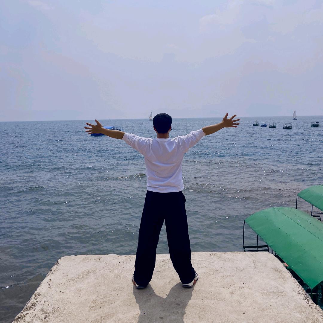 小明哥哥不上班