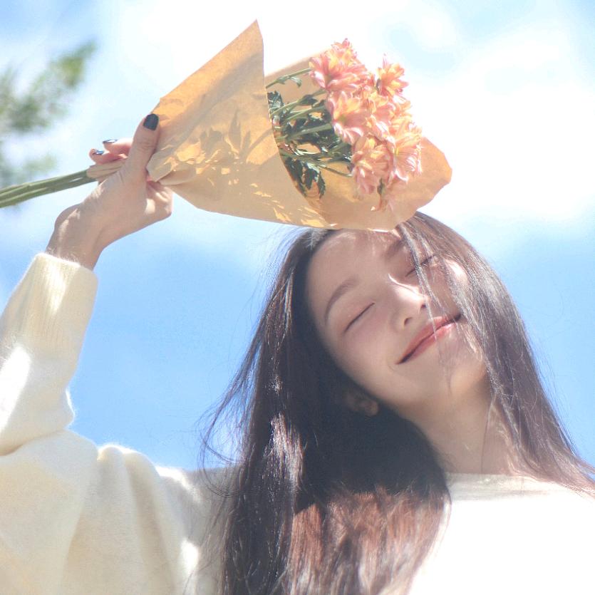 一位爱唱歌的女生