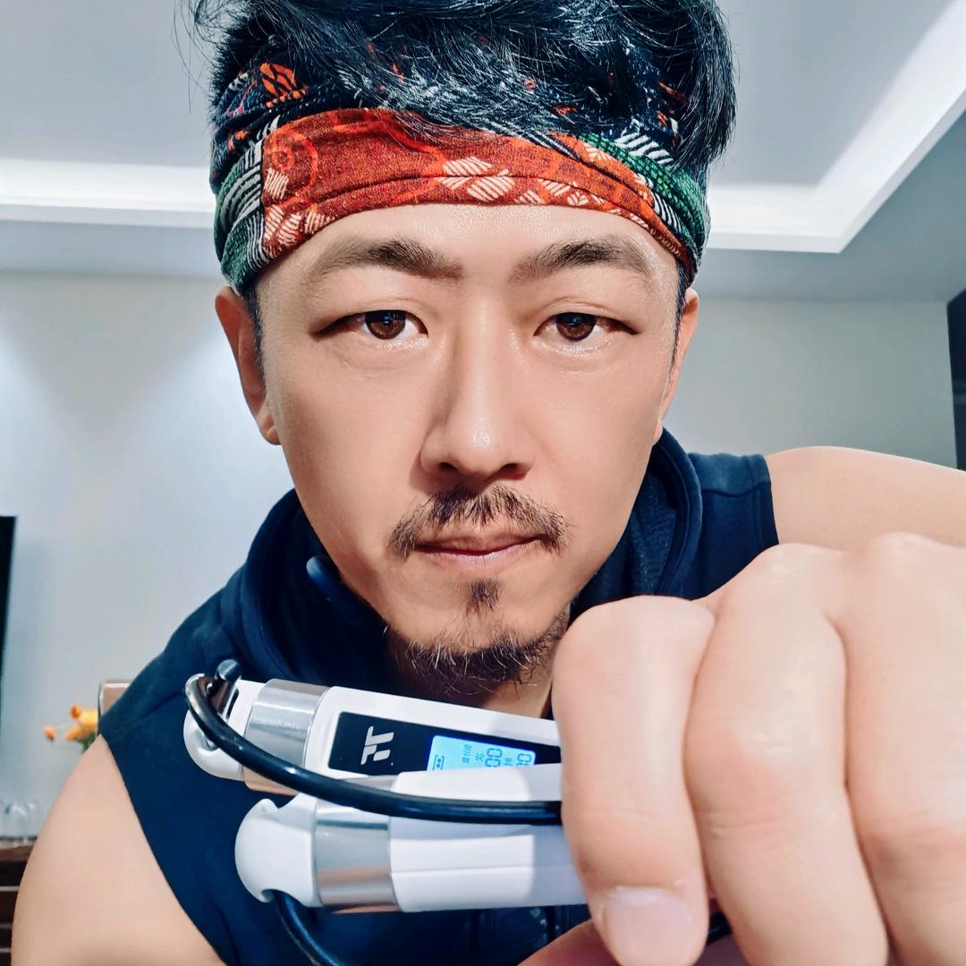 210跳绳大叔