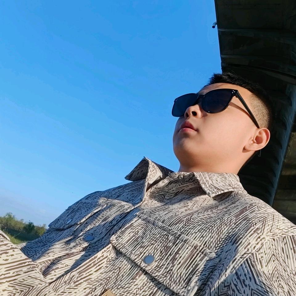 不懂车的小老弟