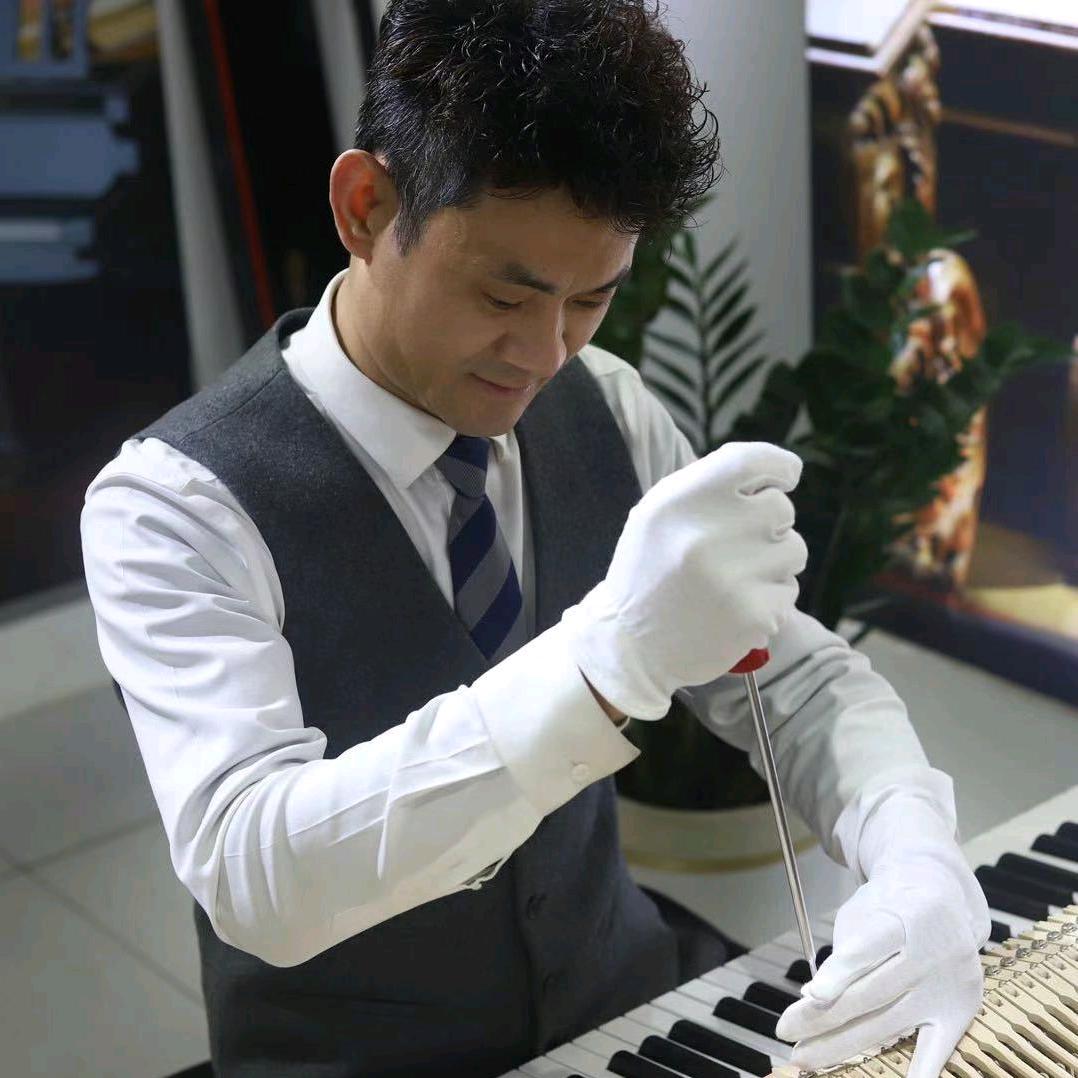 华洋琴行·佩卓夫PETROF钢琴调音师