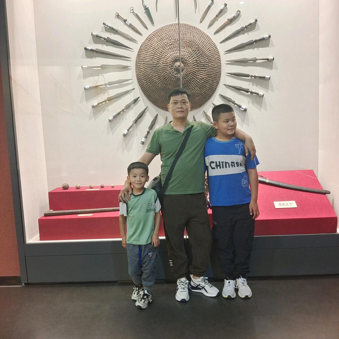 郑连长做扶手