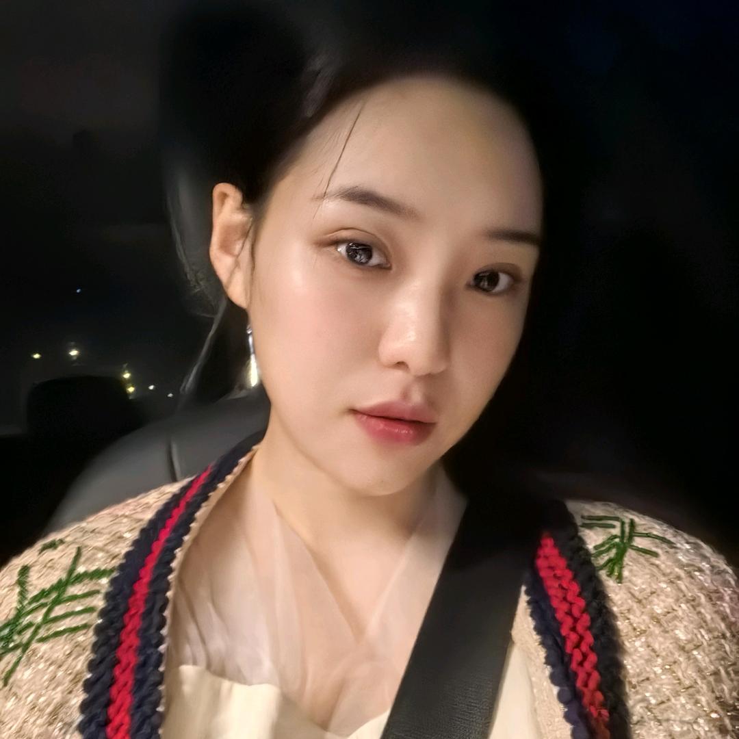 闫律师很认真