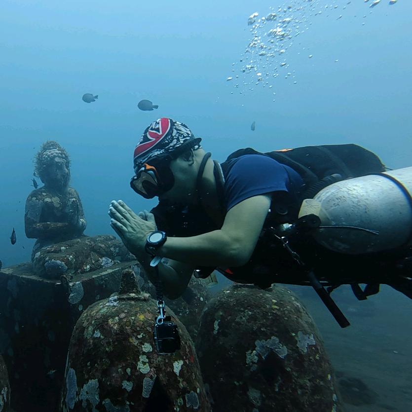 会憋气的摄影师-LaoGong    ╲