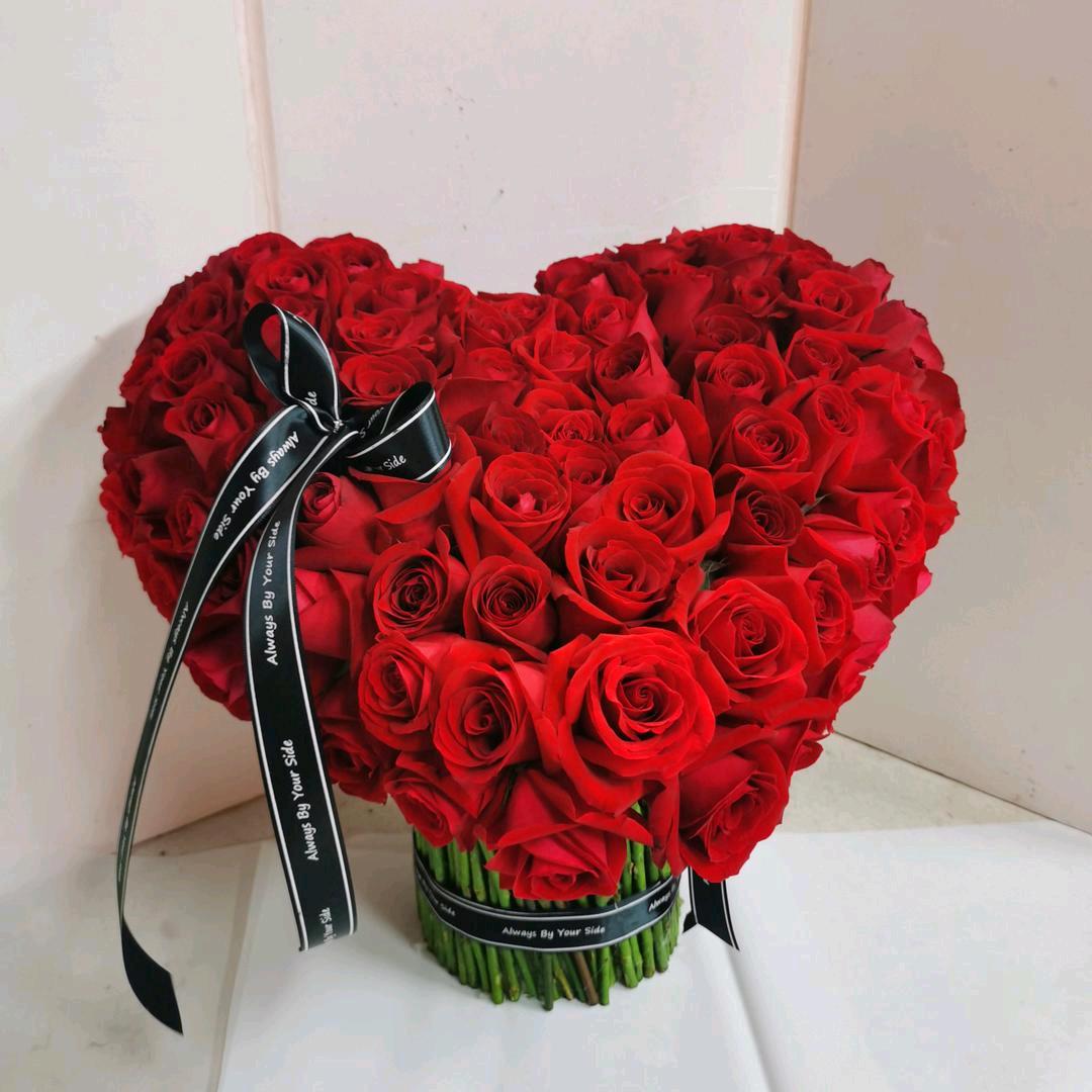 东圣绿洲花艺。