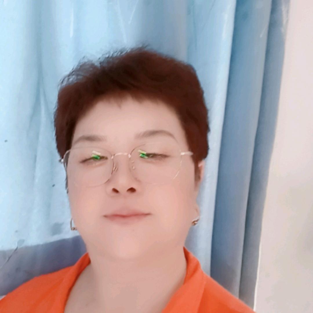 潮牌女装汴河国际生活超市中心对面