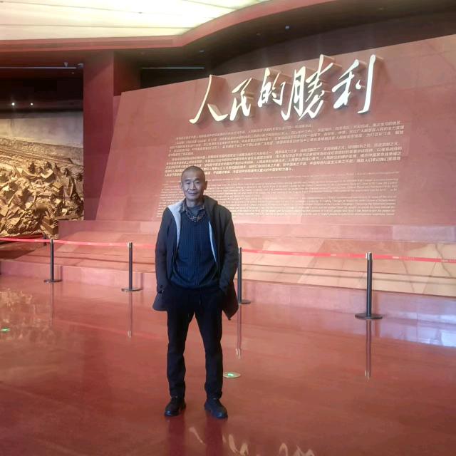 杜朋