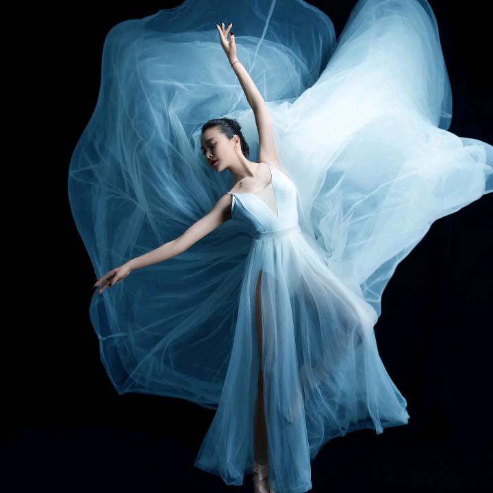 银色年华中老年大学乔校长