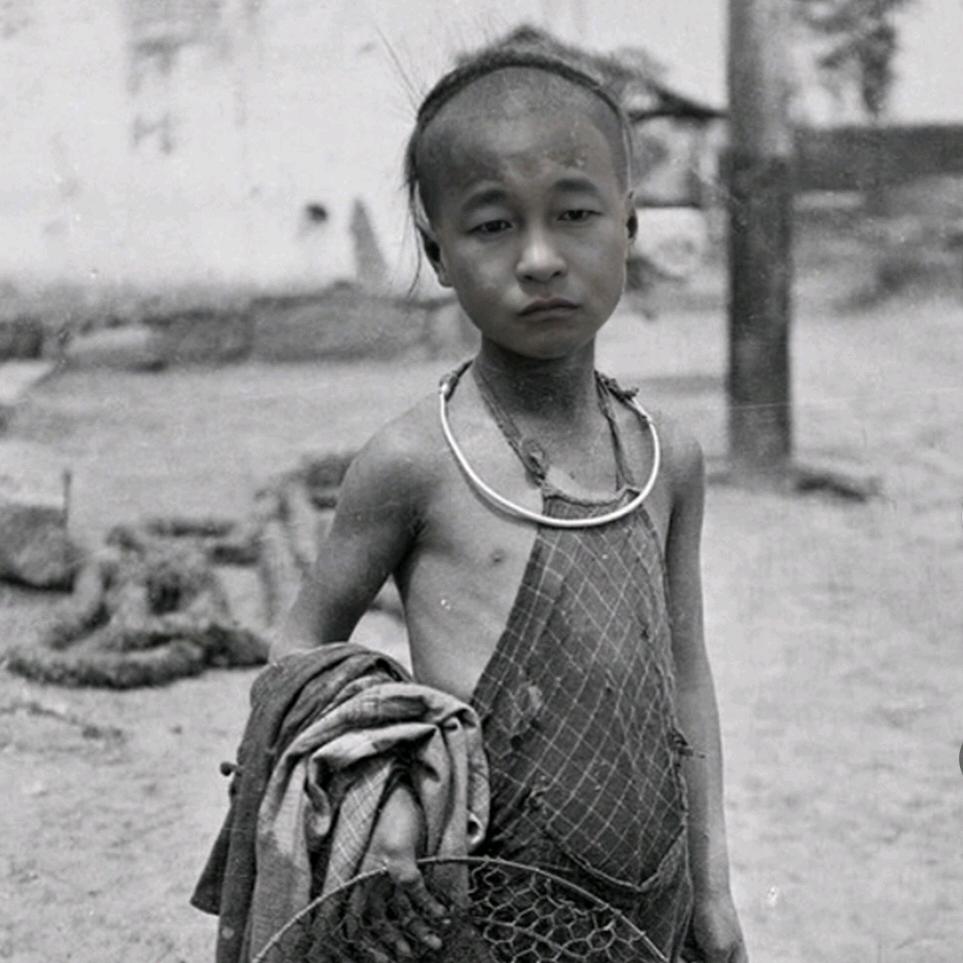 莫笑穷人穿破衣