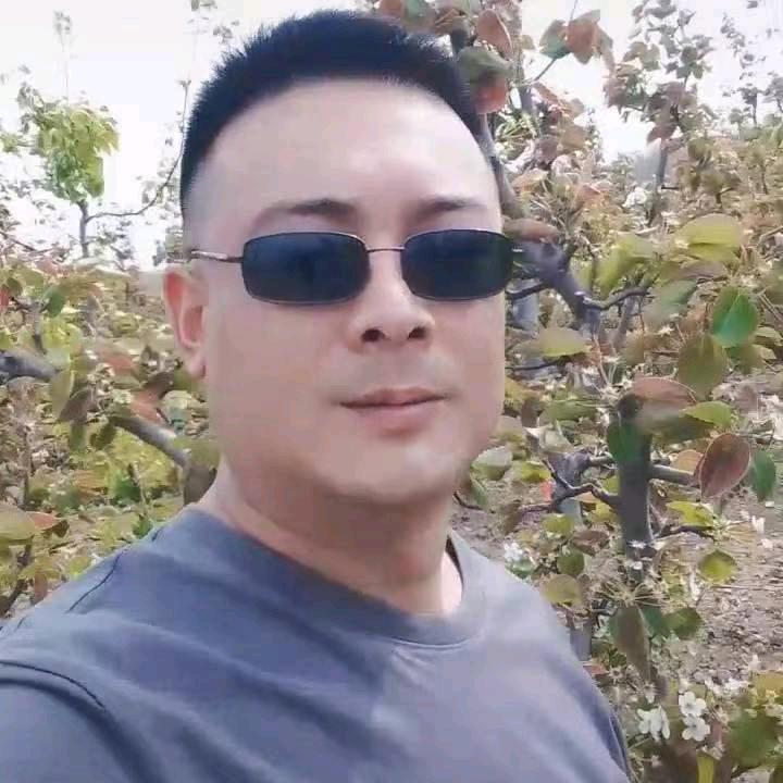 啊胜，小眼迷人