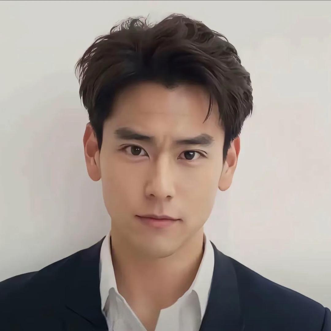 在厕所里的彭于晏🚾