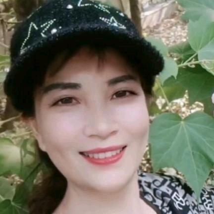 芳华流不住,岁月已白头,余生幸福晚年安好