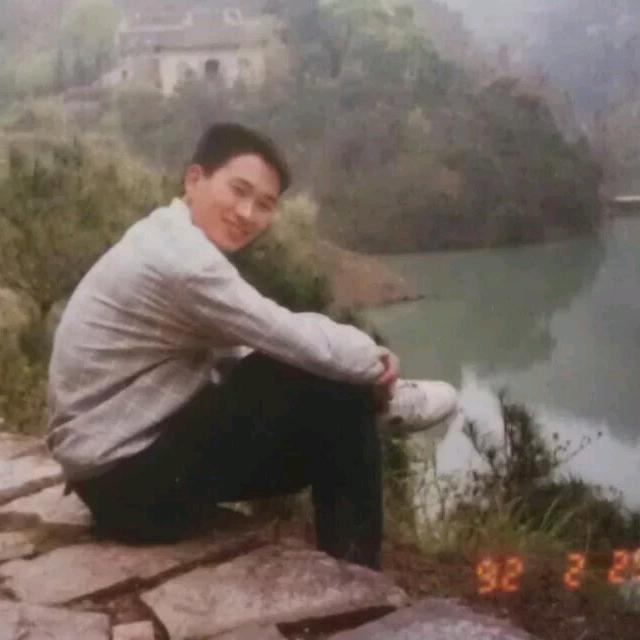 苍海一声笑头像